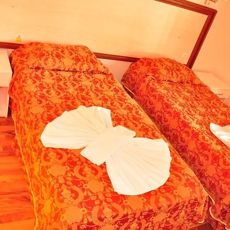 Hotel Akvaryum 3*